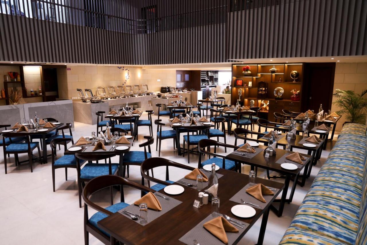 Royal Orchid Golden Suites Pune Exterior foto