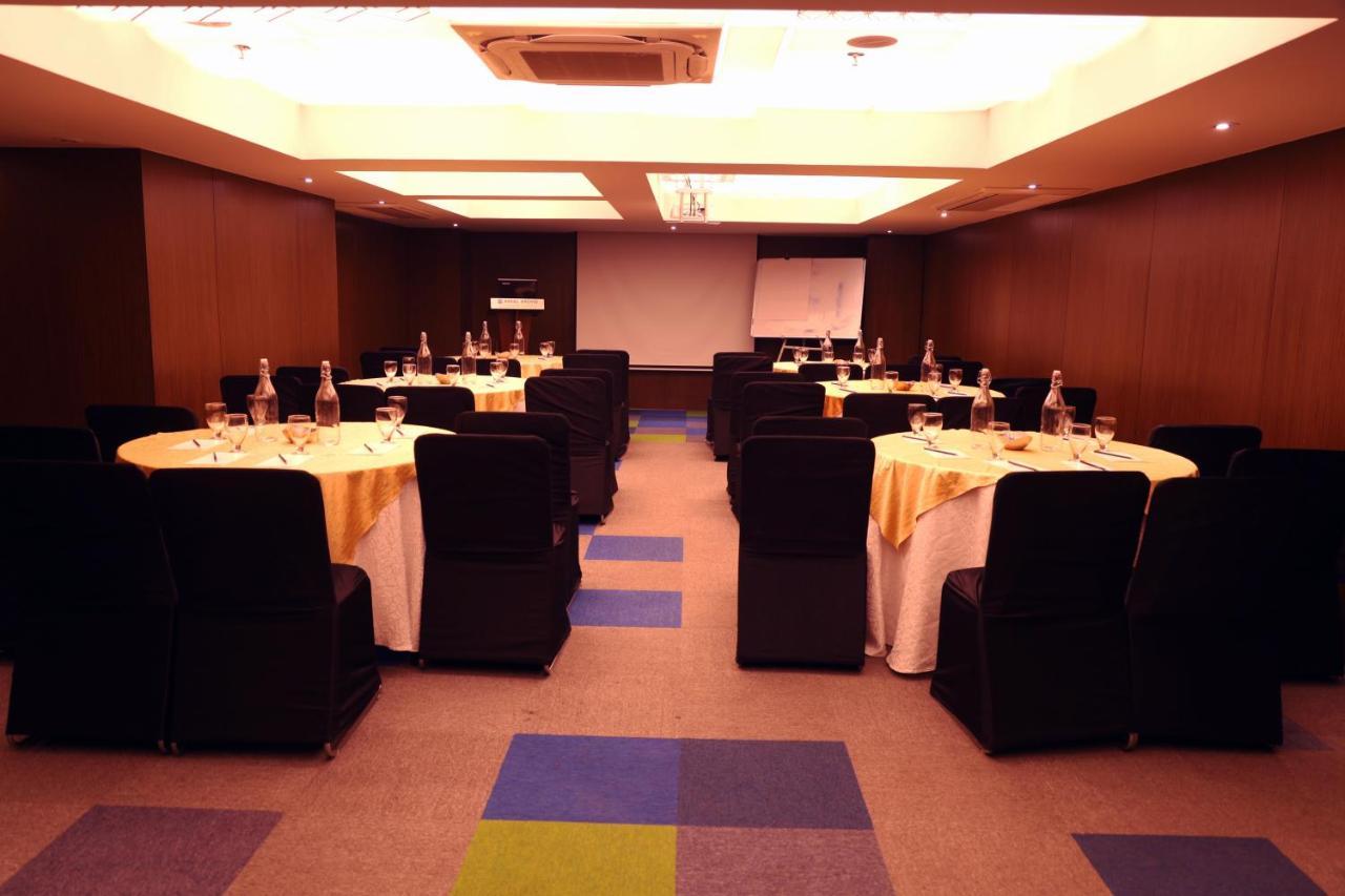 Royal Orchid Golden Suites Pune Exterior foto