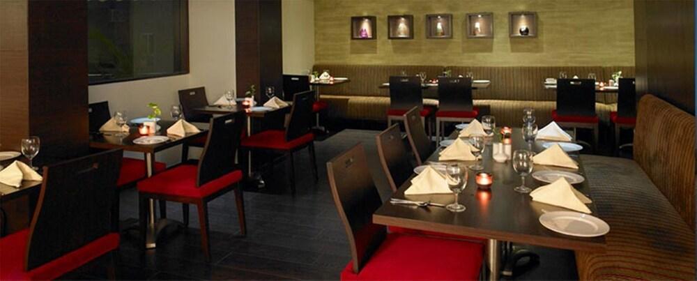 Royal Orchid Golden Suites Pune Exterior foto
