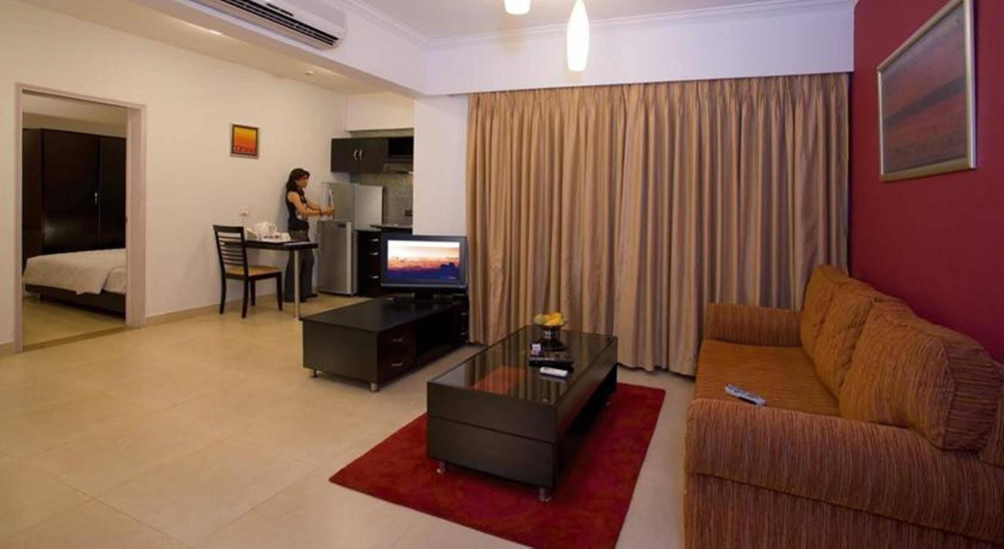 Royal Orchid Golden Suites Pune Exterior foto