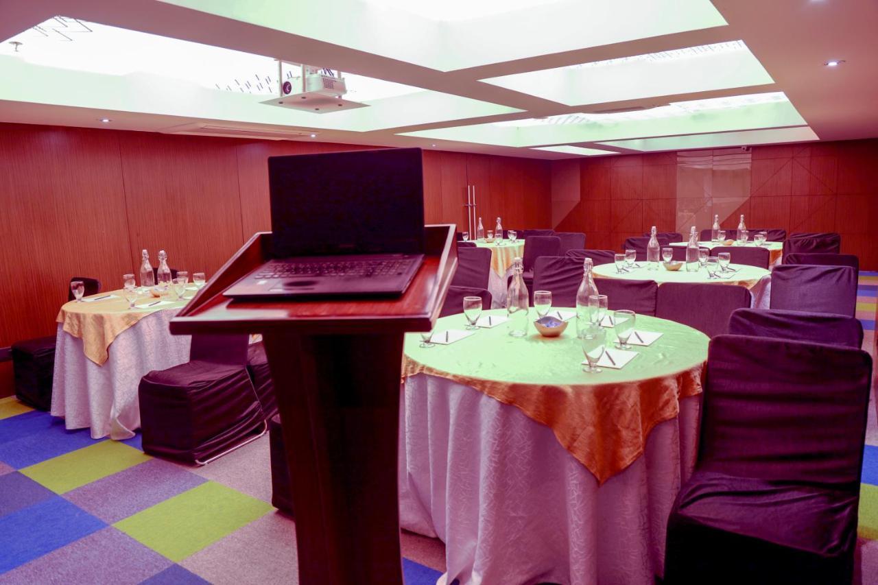 Royal Orchid Golden Suites Pune Exterior foto