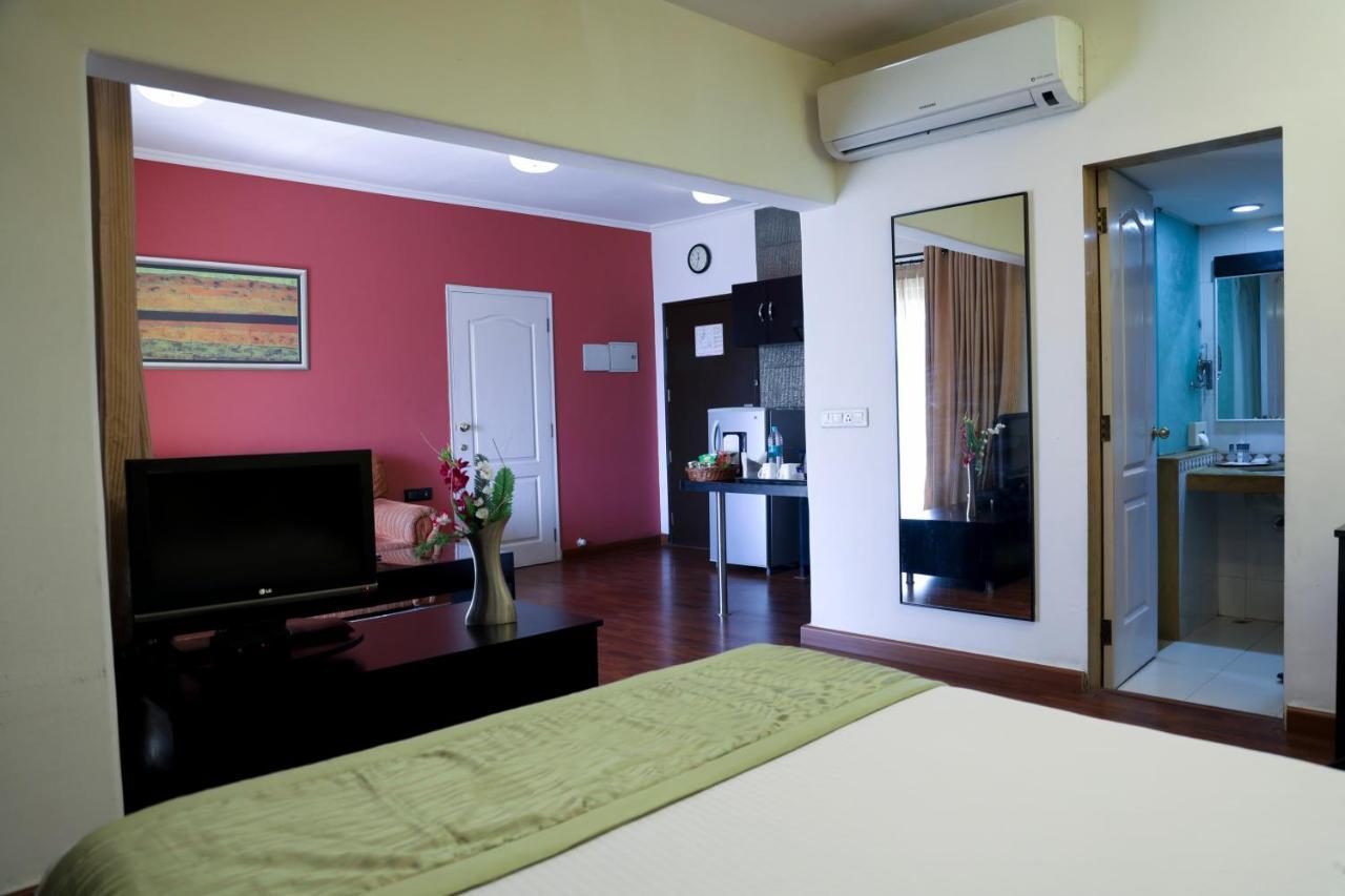 Royal Orchid Golden Suites Pune Exterior foto