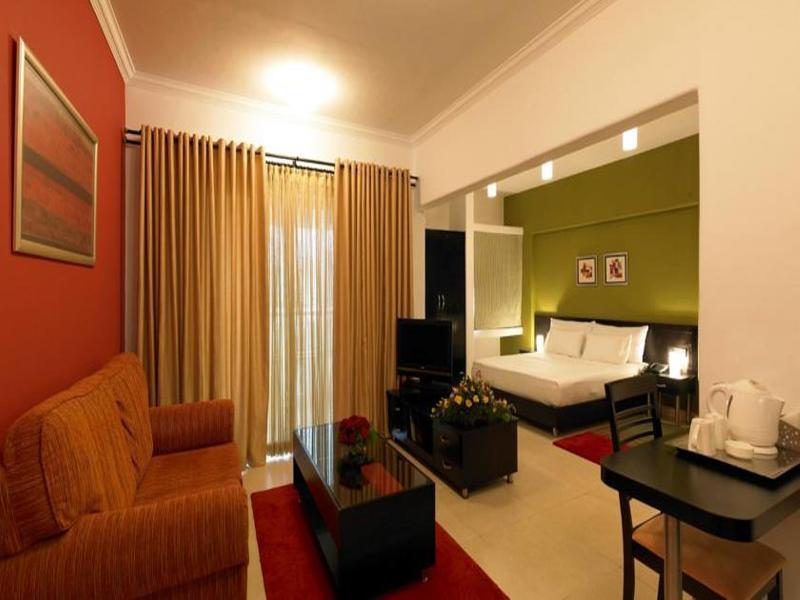 Royal Orchid Golden Suites Pune Exterior foto