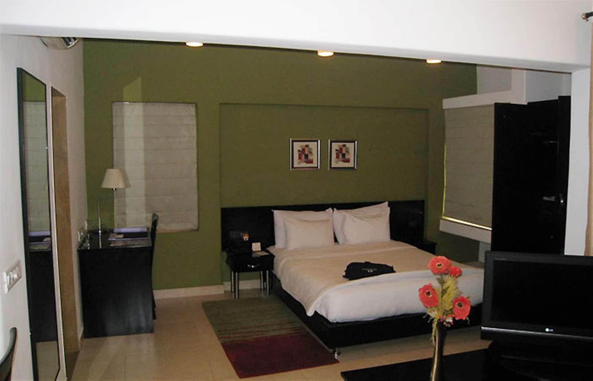 Royal Orchid Golden Suites Pune Exterior foto