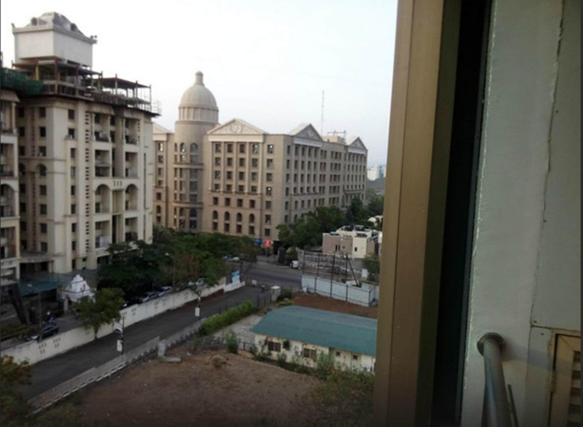 Royal Orchid Golden Suites Pune Exterior foto