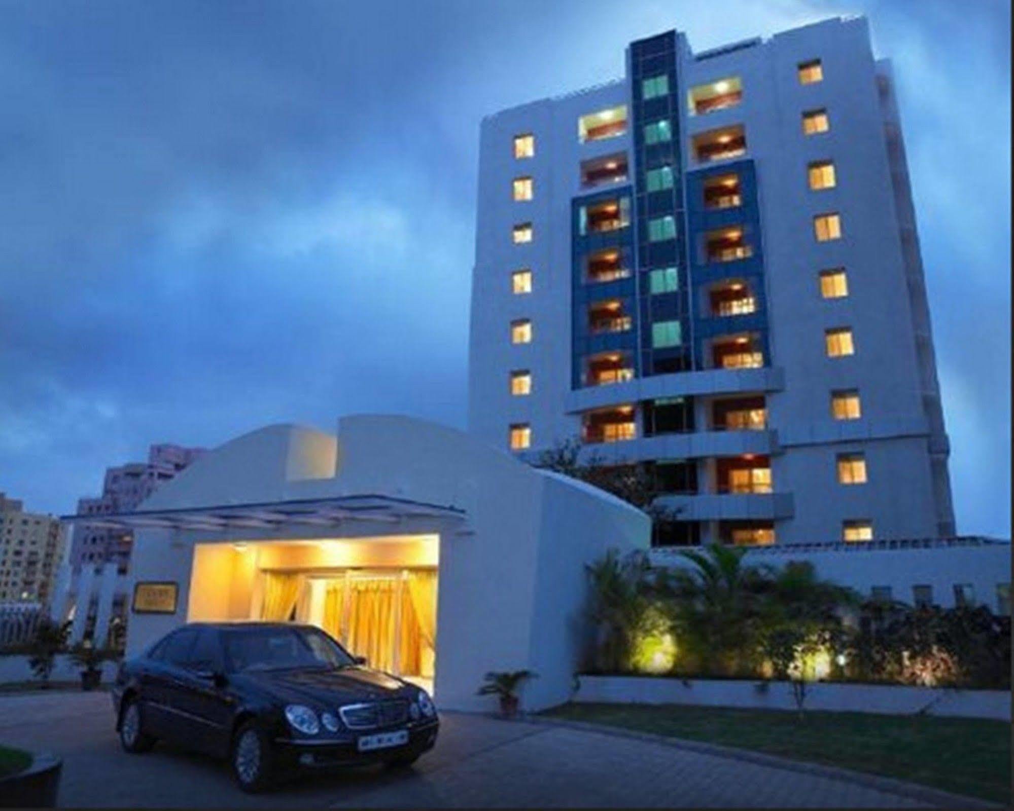 Royal Orchid Golden Suites Pune Exterior foto