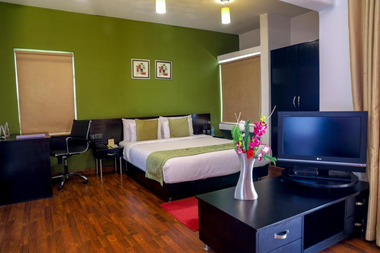 Royal Orchid Golden Suites Pune Exterior foto