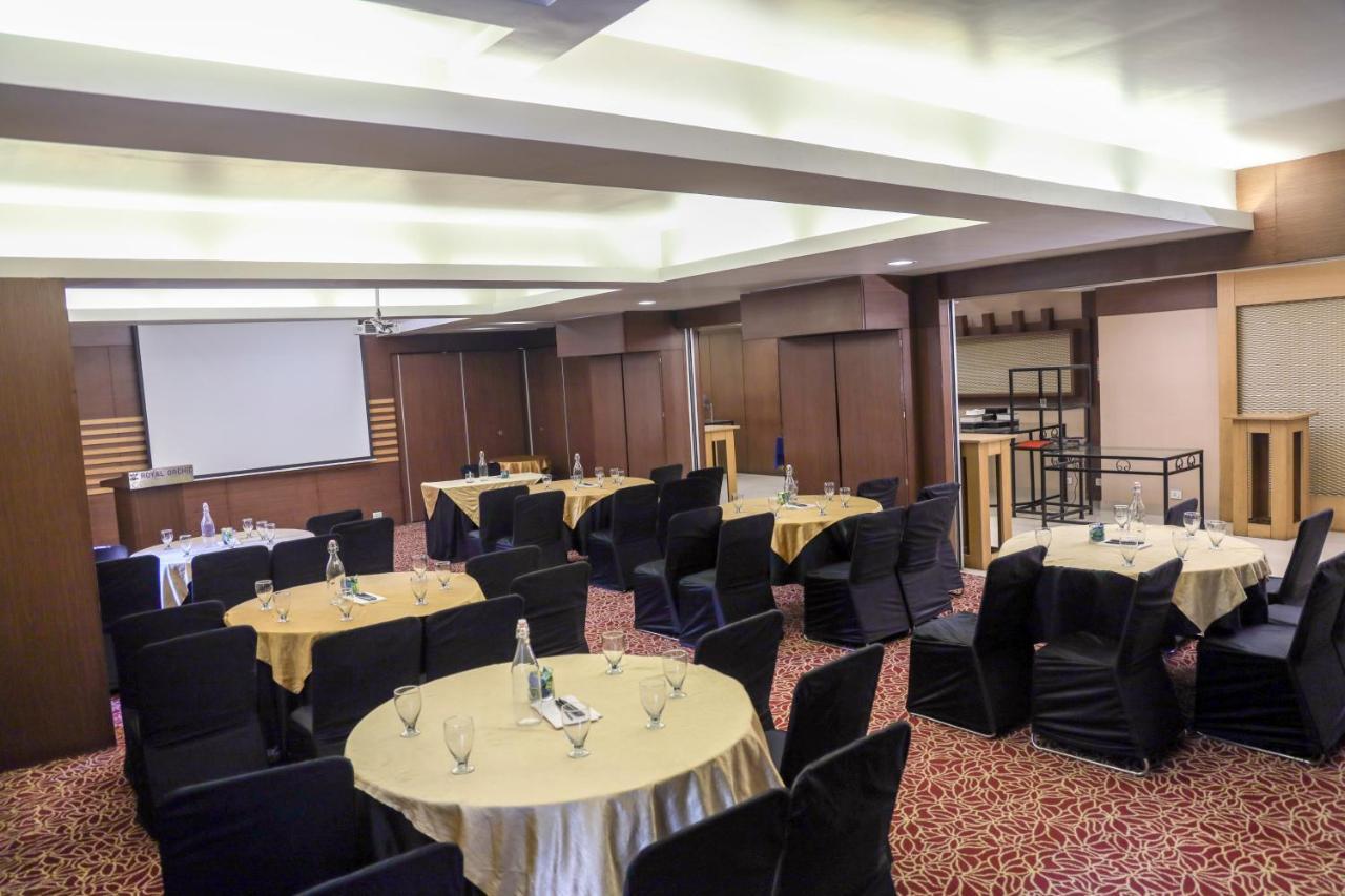 Royal Orchid Golden Suites Pune Exterior foto