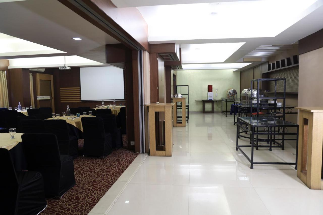 Royal Orchid Golden Suites Pune Exterior foto