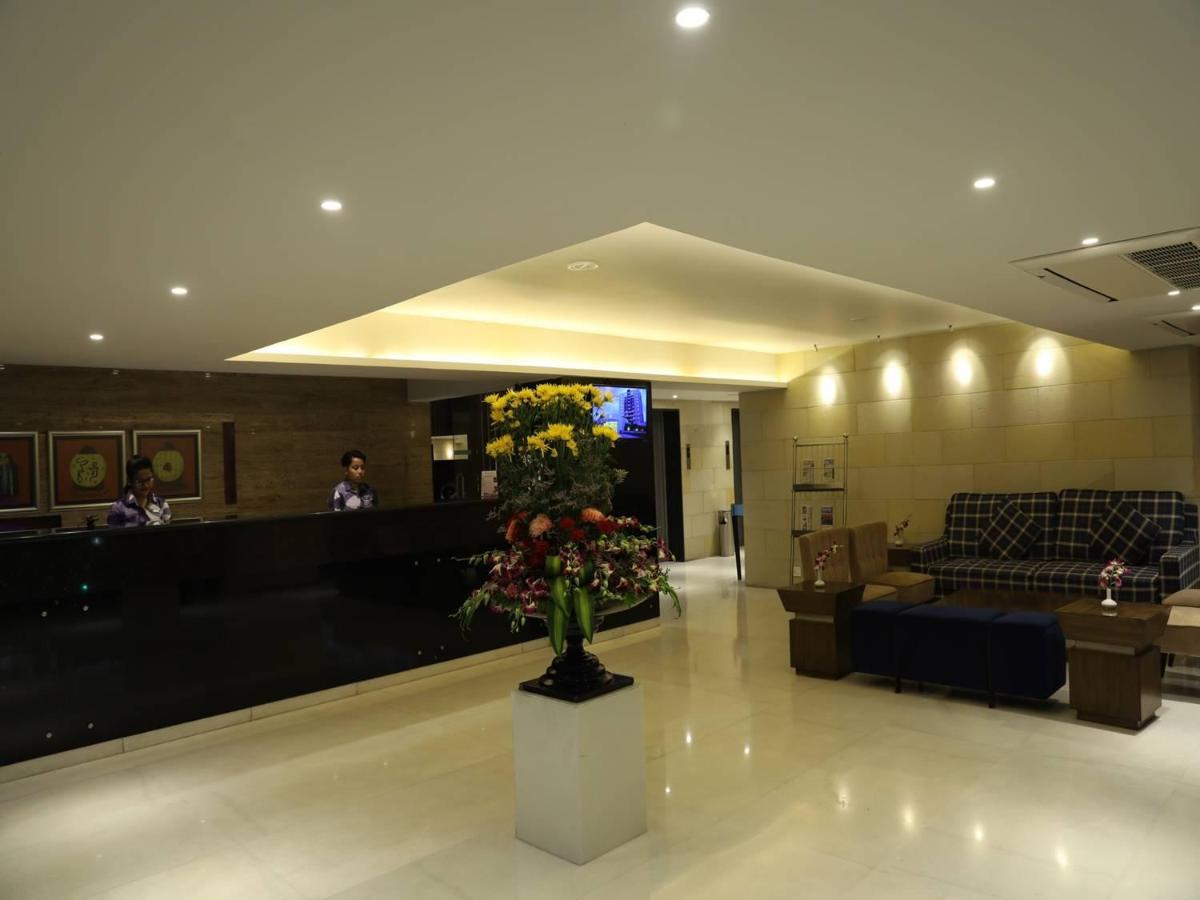 Royal Orchid Golden Suites Pune Exterior foto